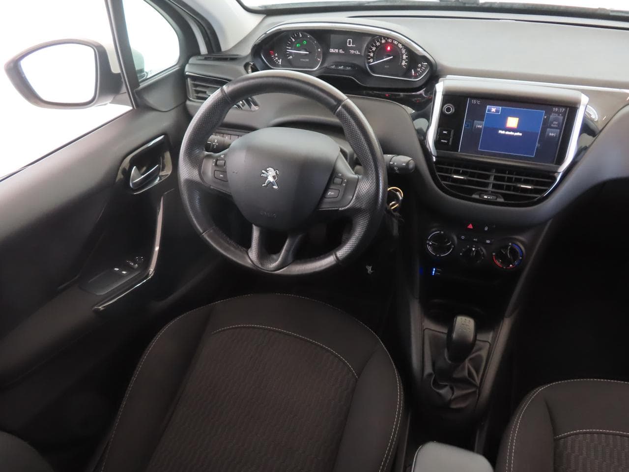 2017 Peugeot 208 - 9