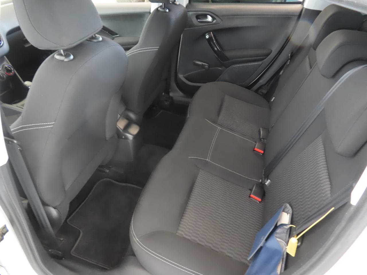 2017 Peugeot 208 - 15