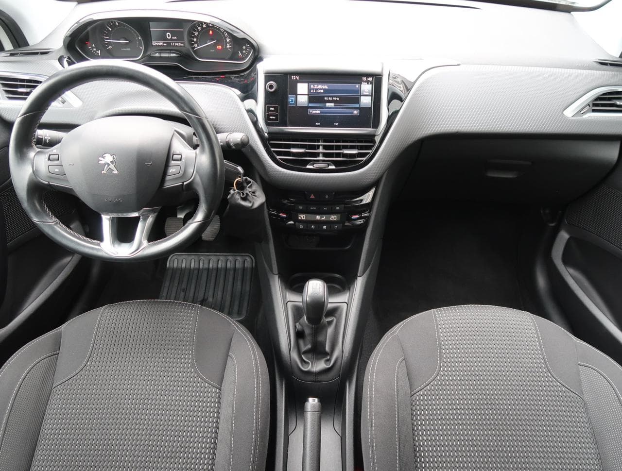 2017 Peugeot 208 - 10