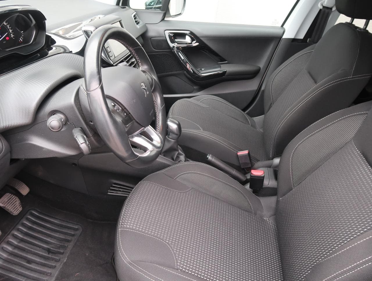 2017 Peugeot 208 - 16