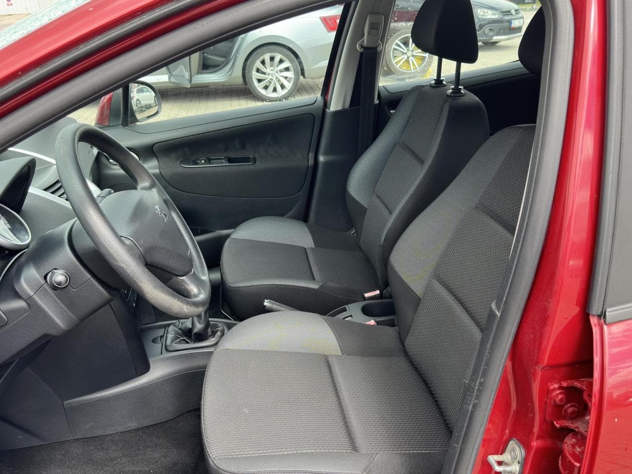 2010 Peugeot 207 - 16