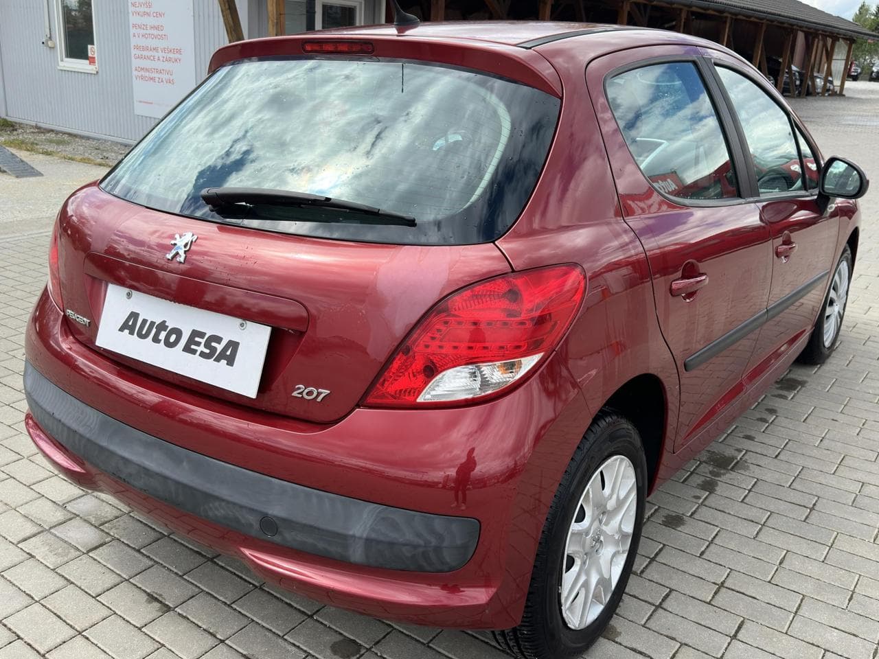 2010 Peugeot 207 - 10