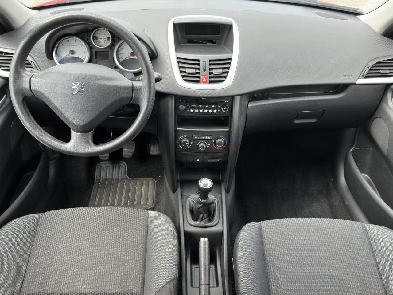 2010 Peugeot 207 - 14