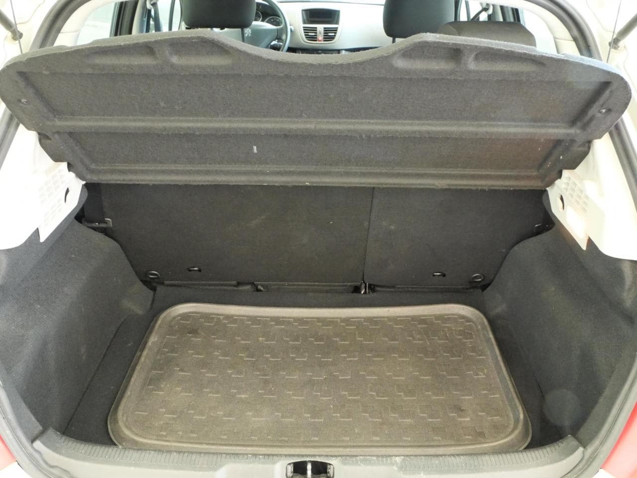 2008 Peugeot 207 - 13