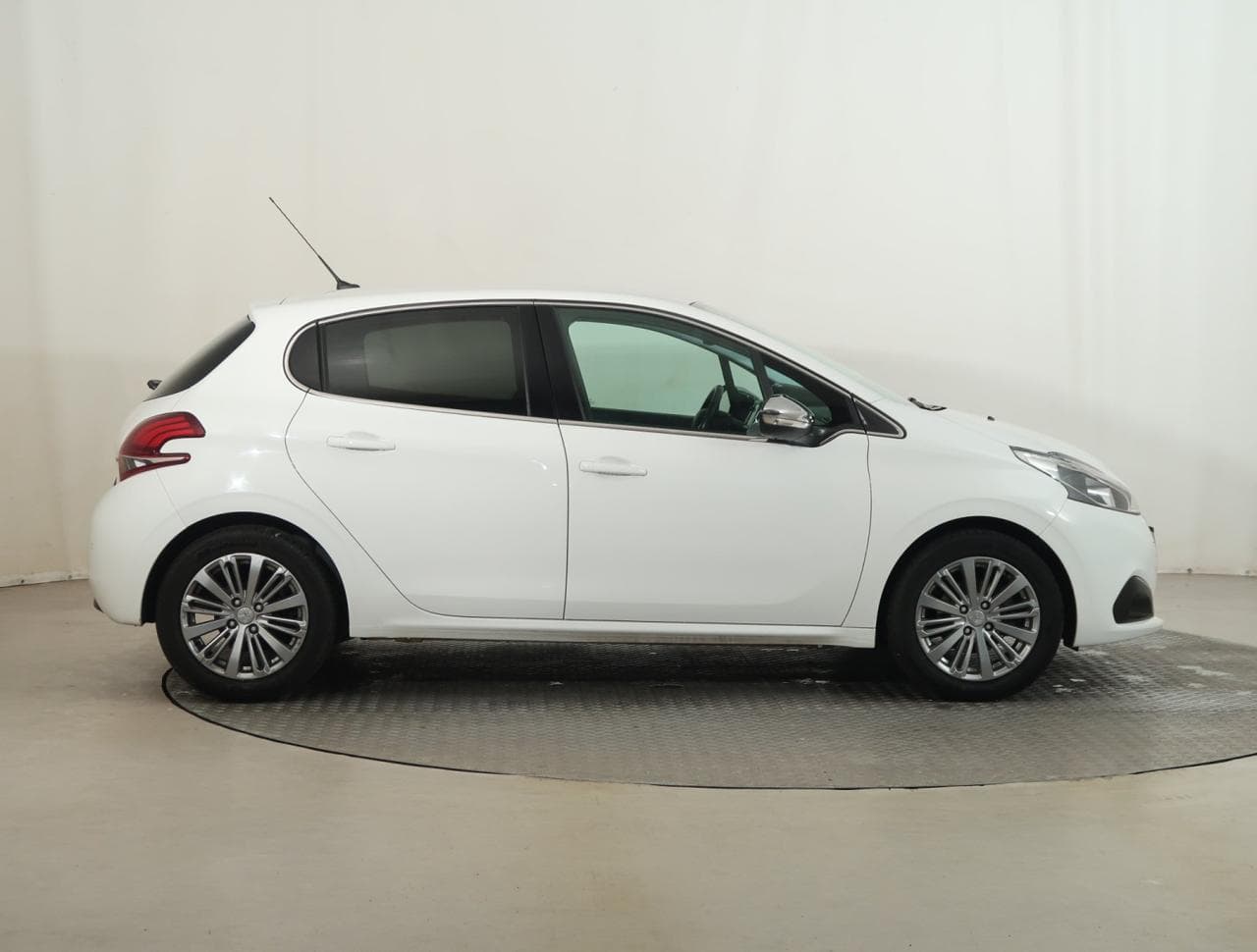 2017 Peugeot 208 - 8