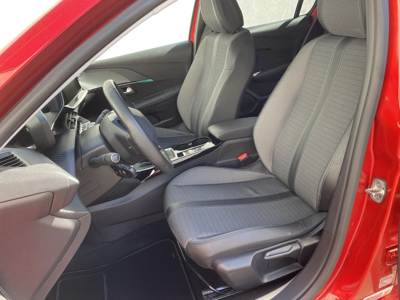 2020 Peugeot 208 - 11