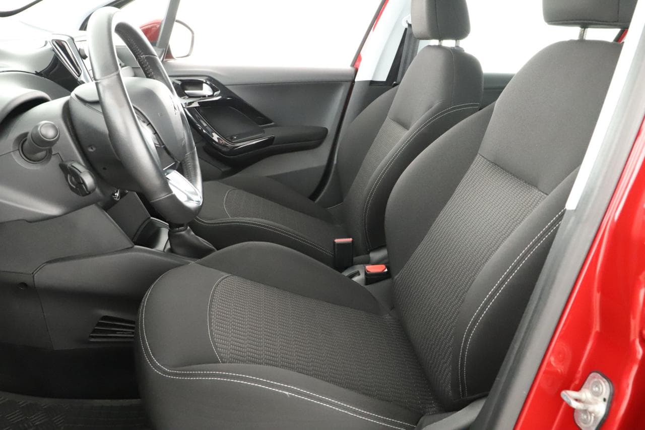 2018 Peugeot 208 - 21