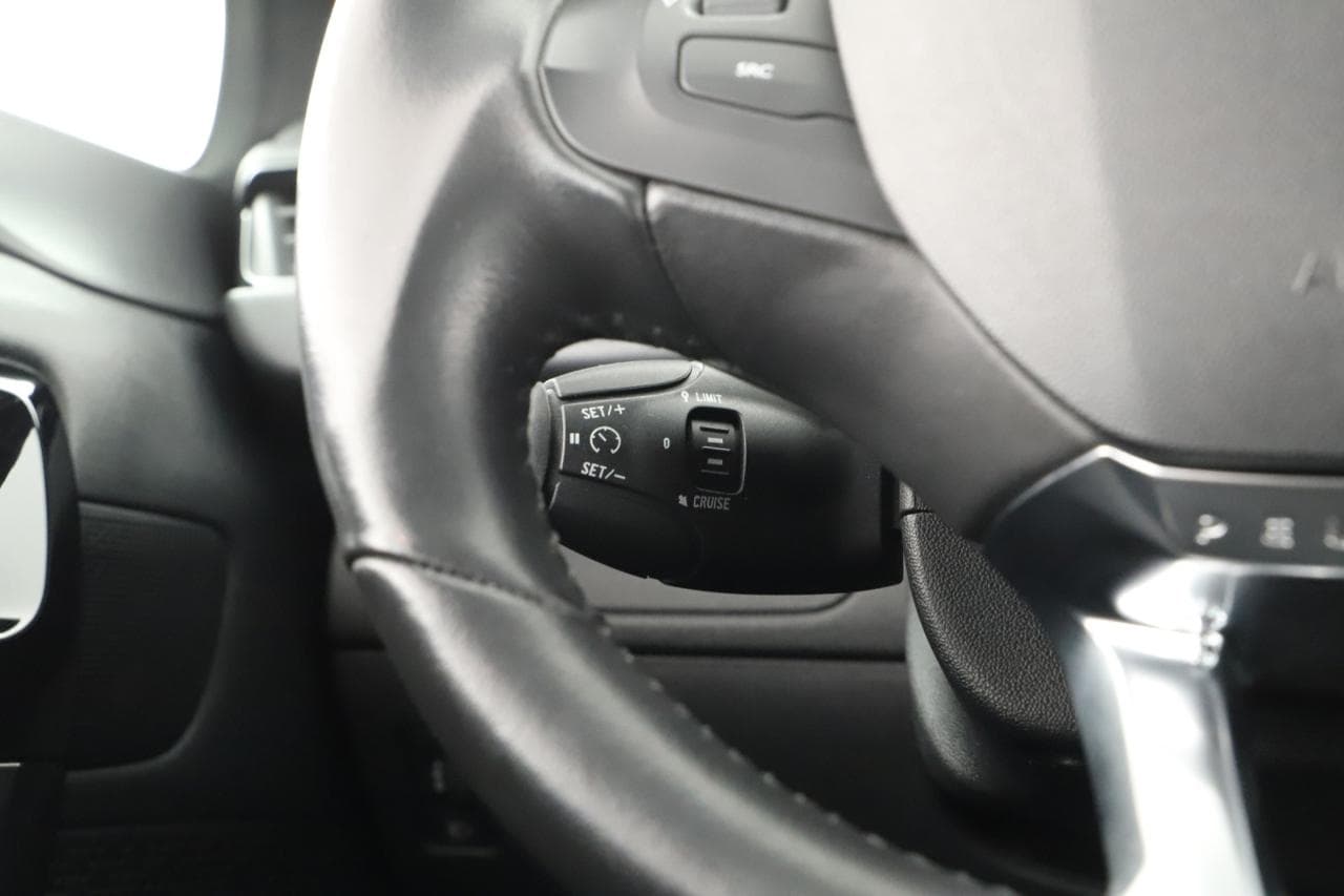 2018 Peugeot 208 - 29