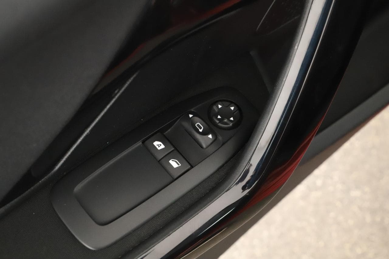 2018 Peugeot 208 - 31
