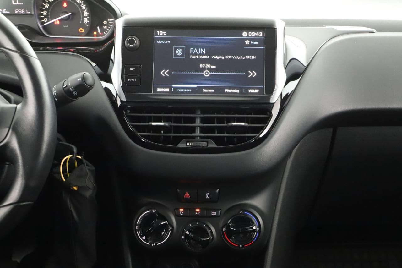 2018 Peugeot 208 - 27