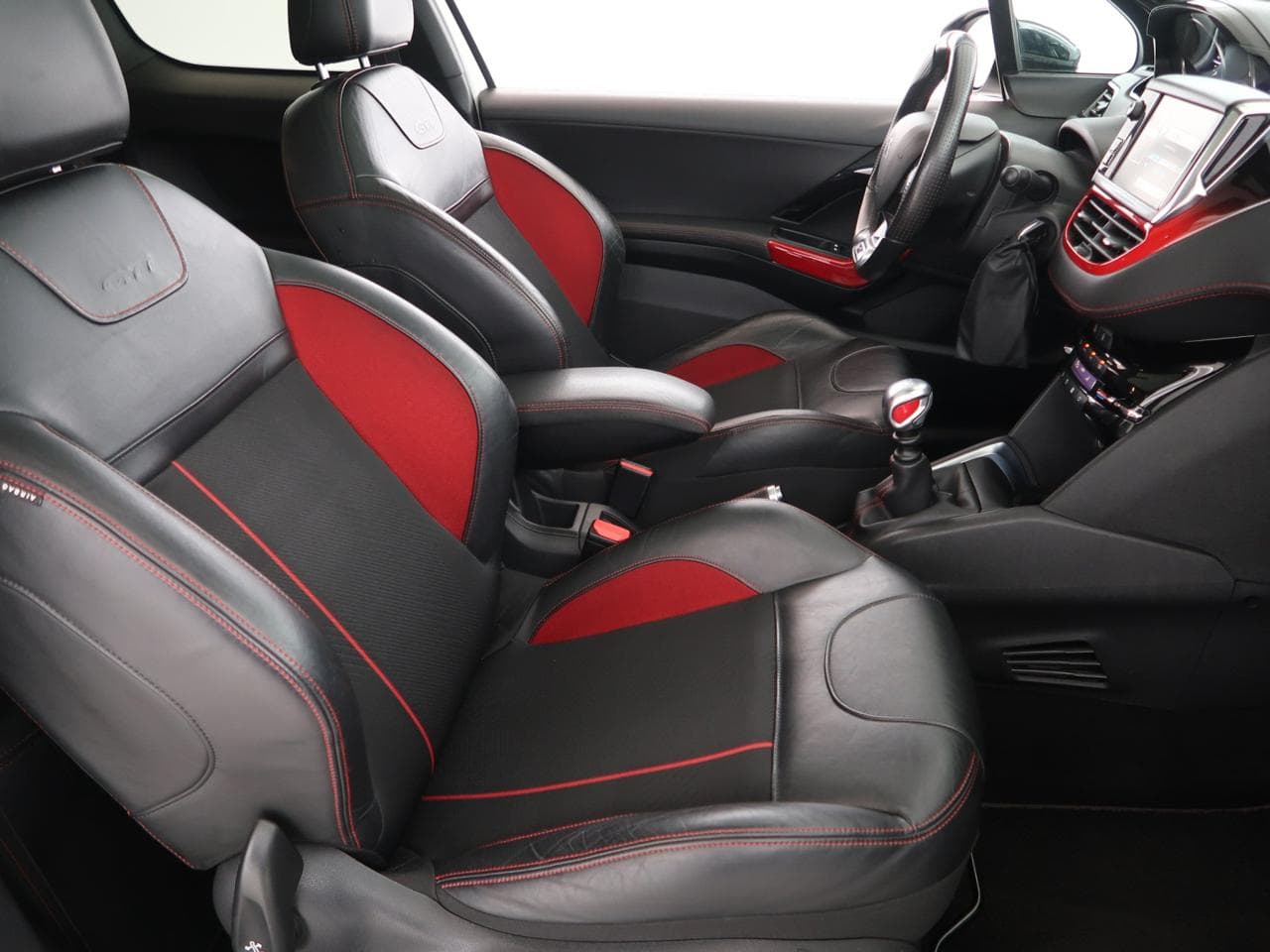 2014 Peugeot 208 - 13