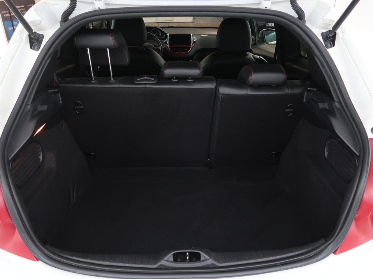 2014 Peugeot 208 - 25