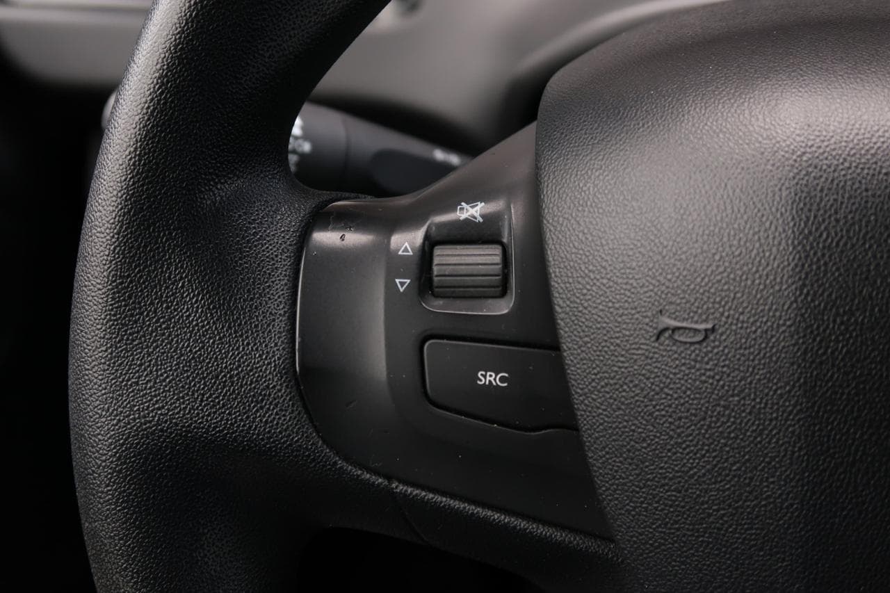 2016 Peugeot 208 - 25
