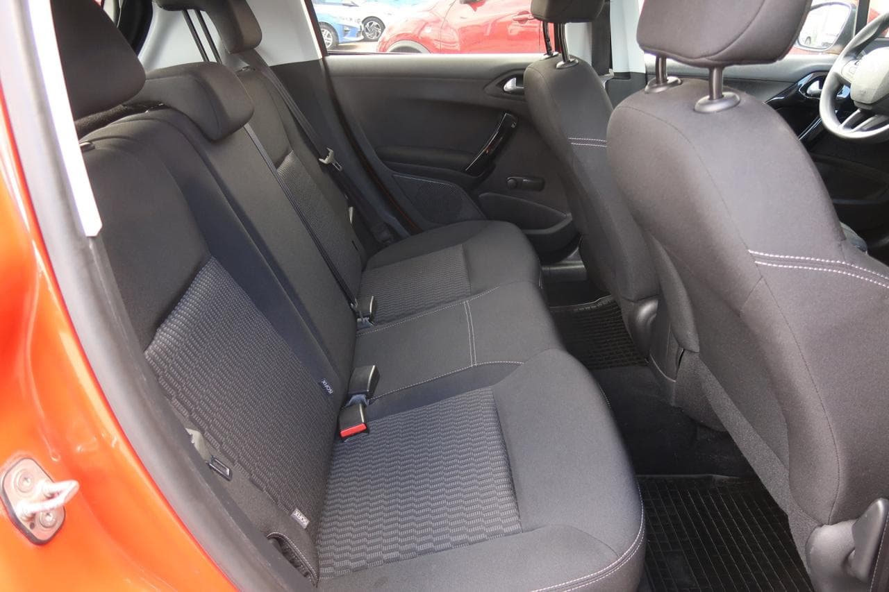 2016 Peugeot 208 - 13