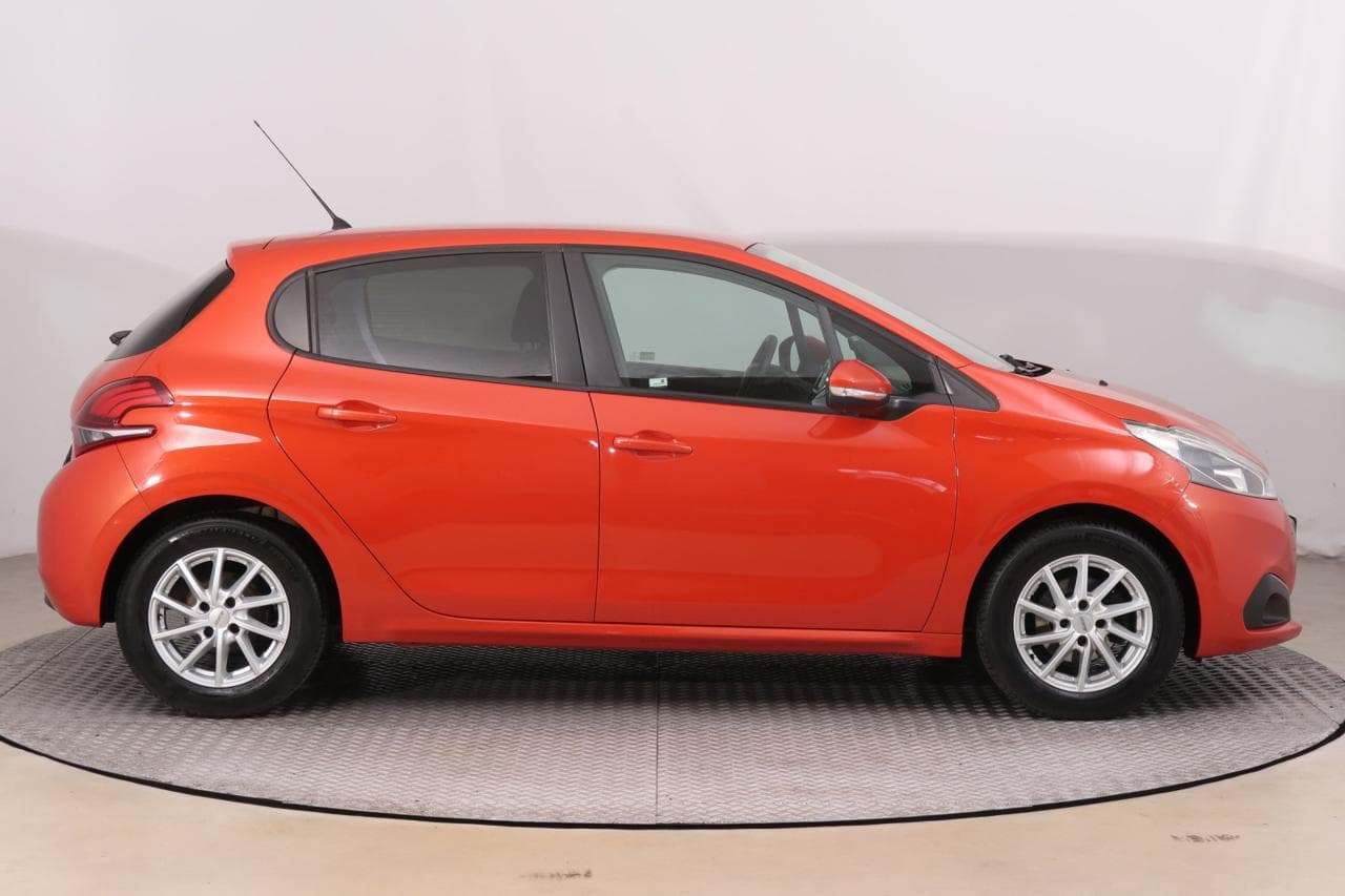 2016 Peugeot 208 - 28