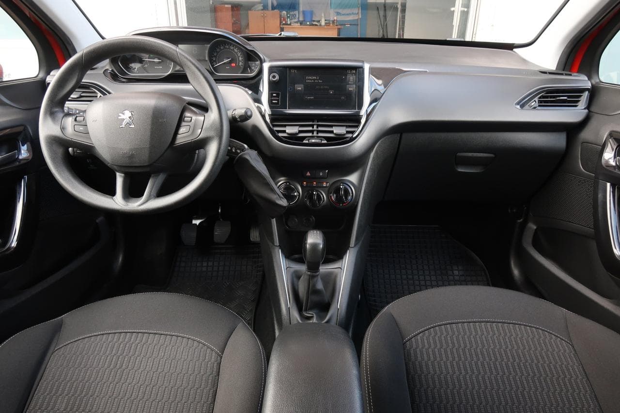 2016 Peugeot 208 - 11