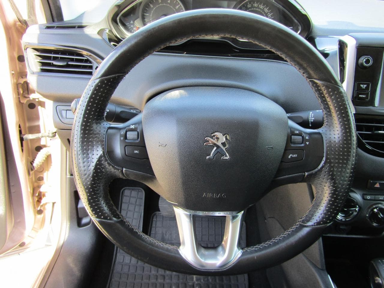 2013 Peugeot 208 - 15