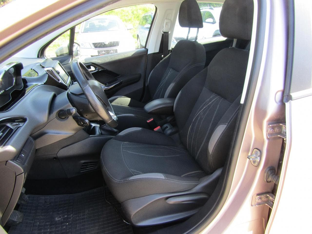 2013 Peugeot 208 - 9