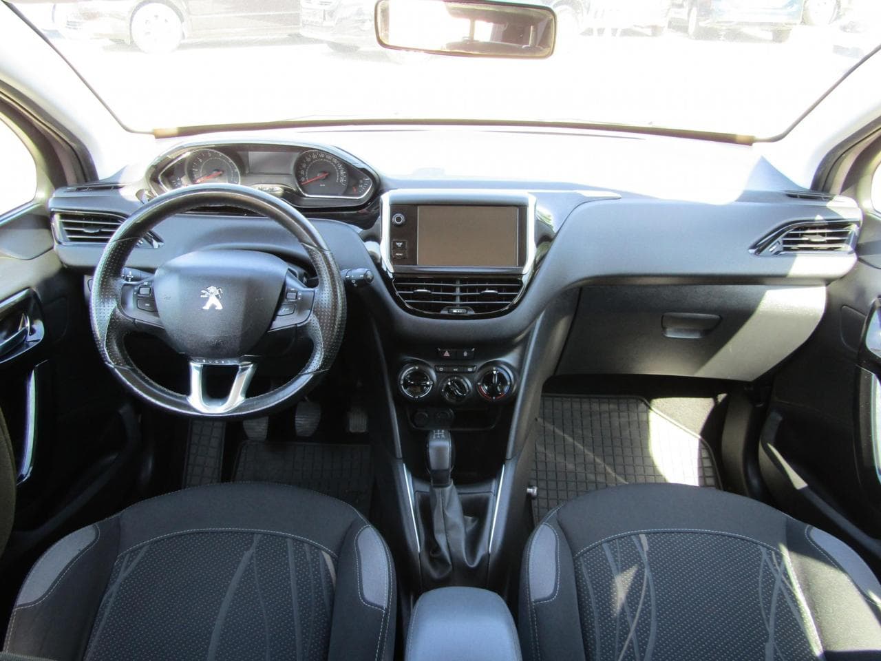 2013 Peugeot 208 - 8