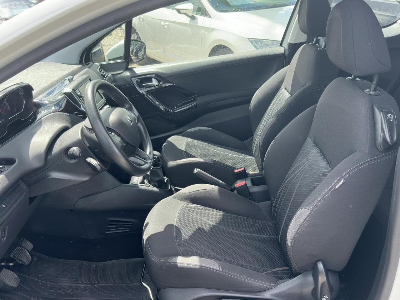 2012 Peugeot 208 - 16