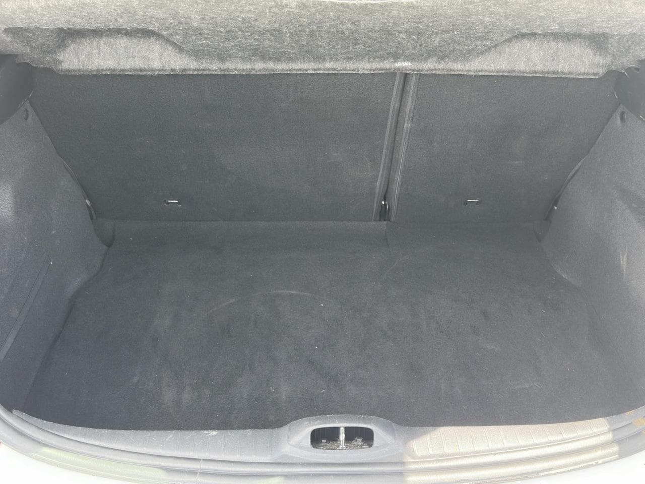 2012 Peugeot 208 - 12