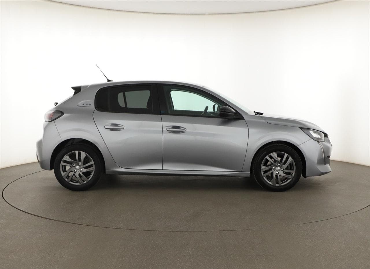 2022 Peugeot 208 - 8