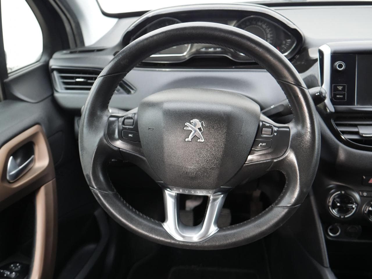 2013 Peugeot 208 - 14