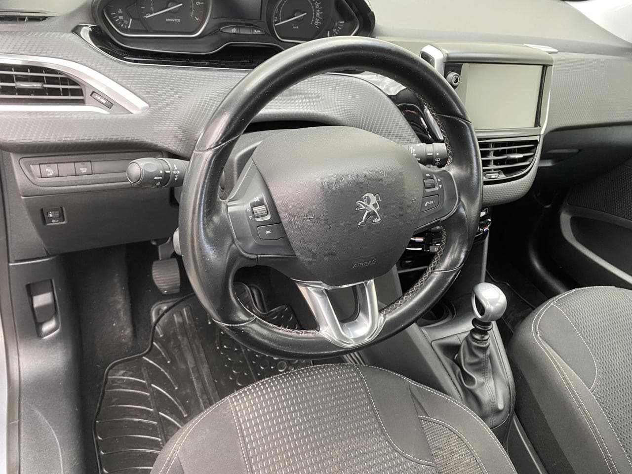 2019 Peugeot 208 - 14