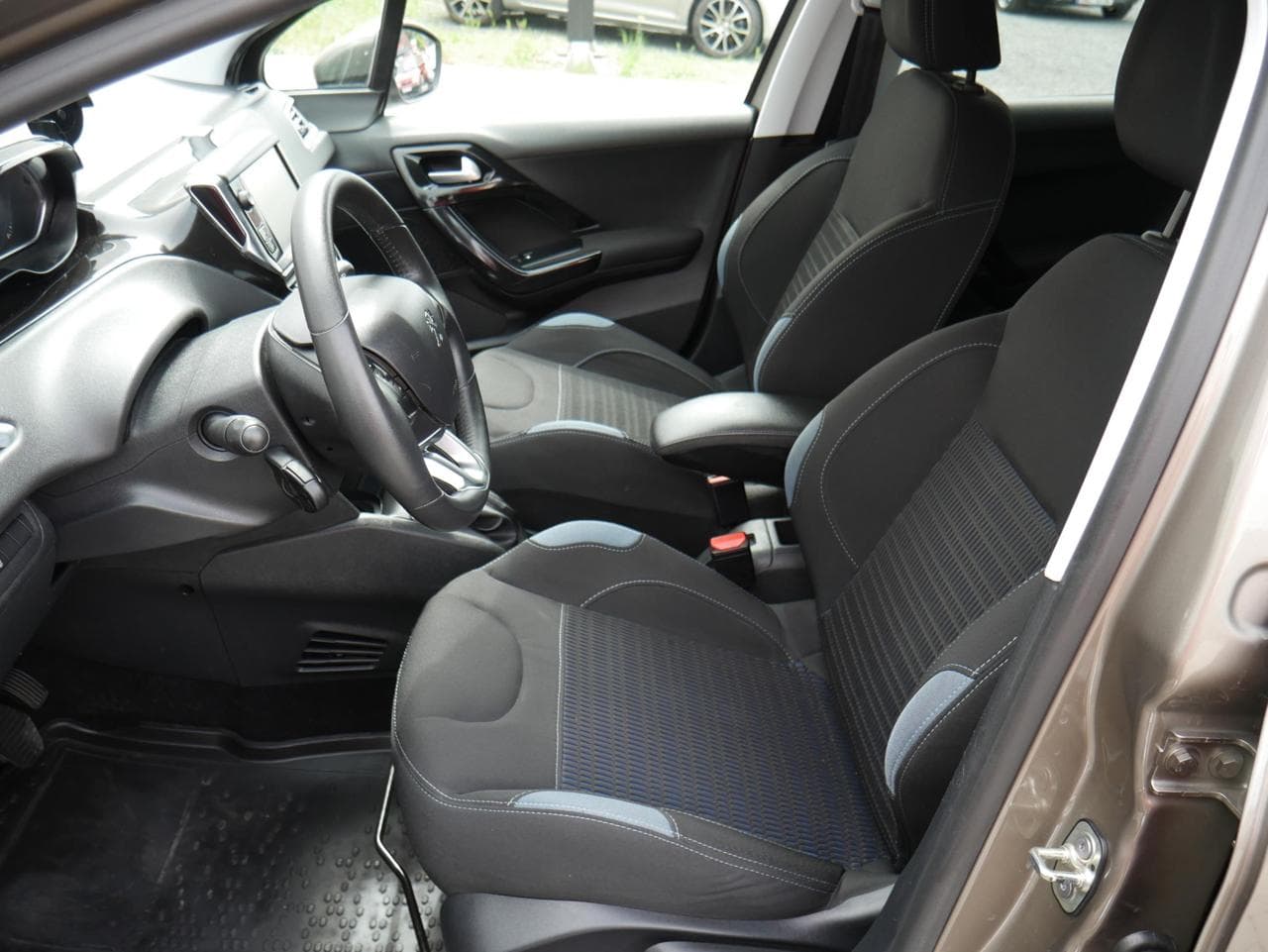 2014 Peugeot 208 - 9