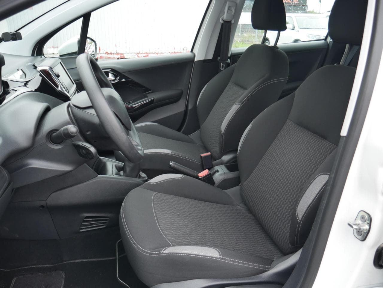 2015 Peugeot 208 - 9