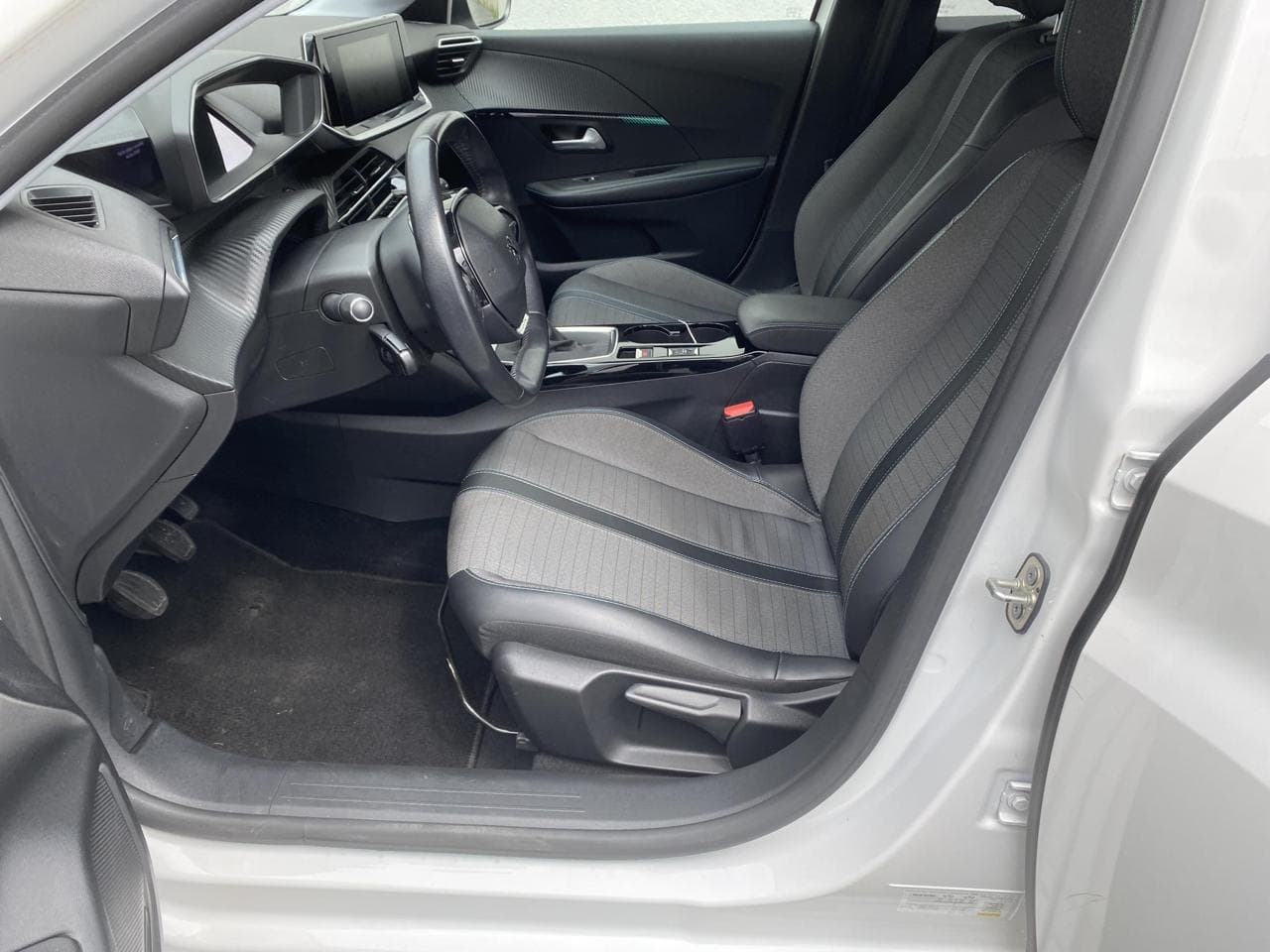2020 Peugeot 208 - 14