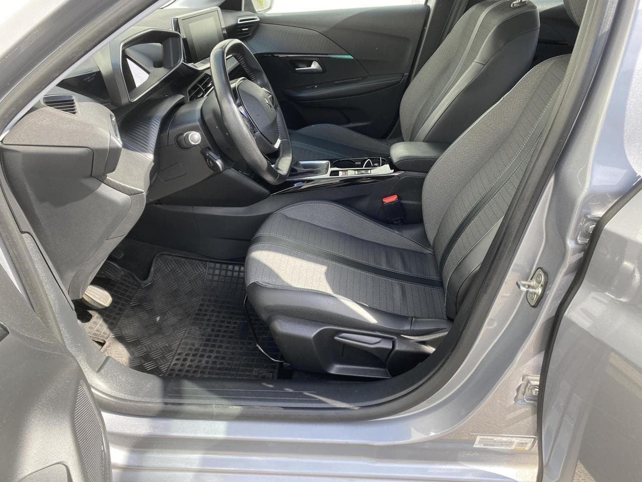 2020 Peugeot 208 - 10
