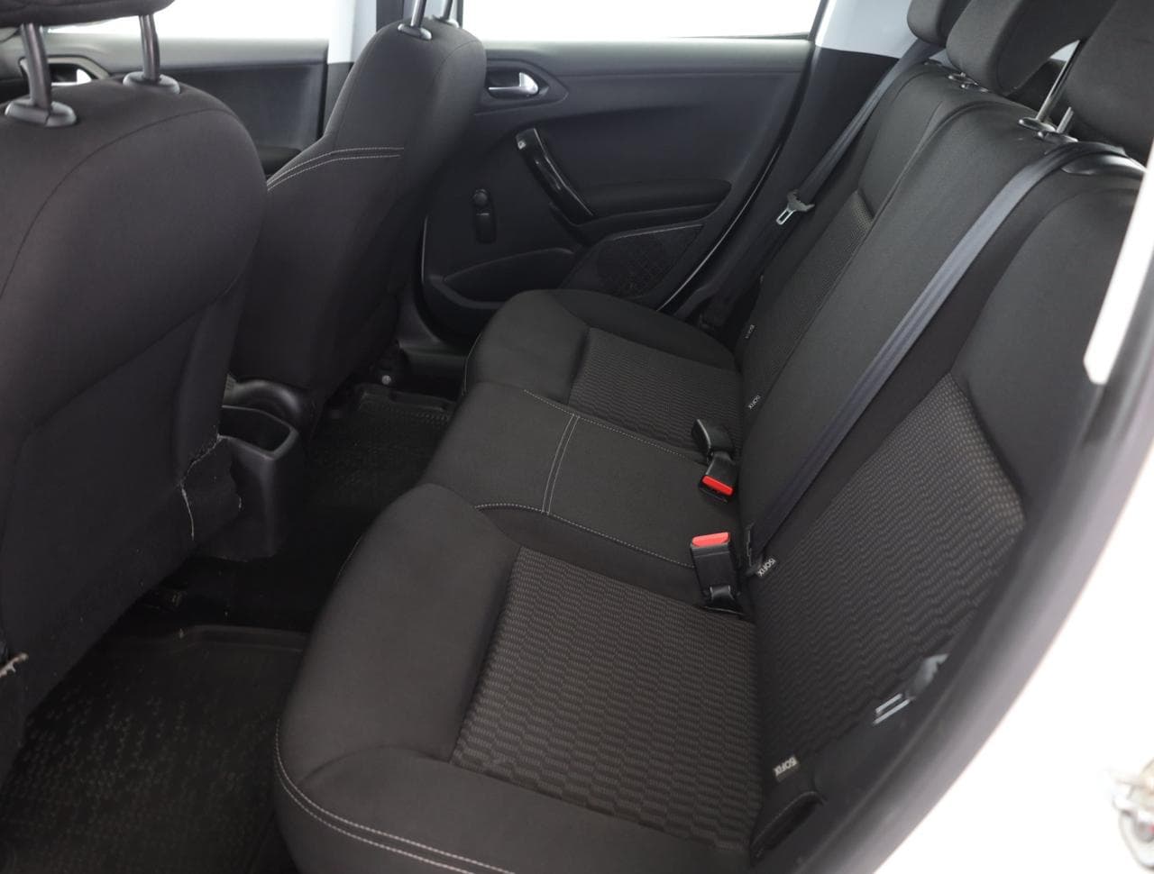 2018 Peugeot 208 - 12