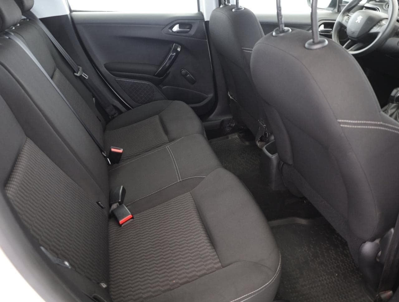 2018 Peugeot 208 - 11