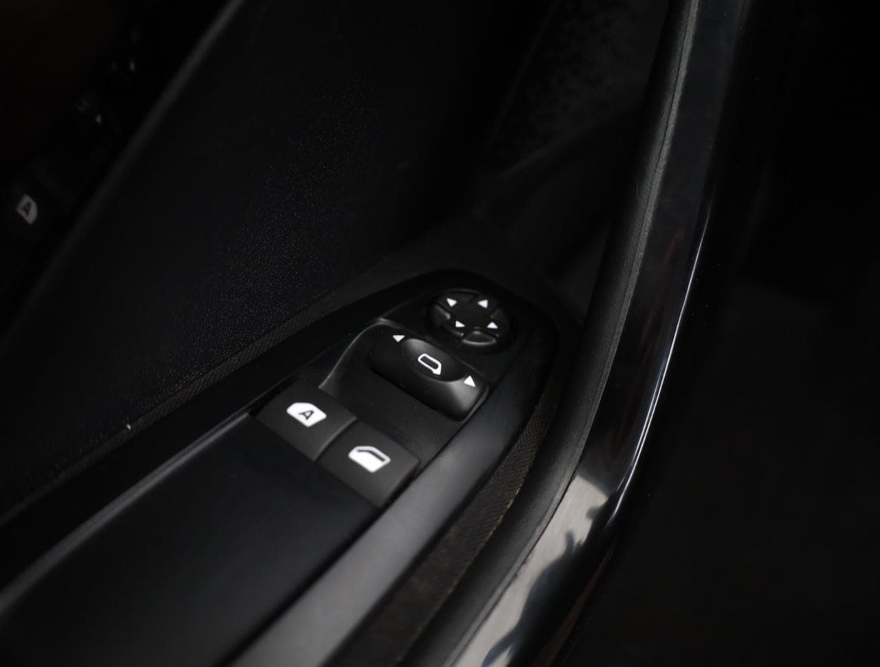 2018 Peugeot 208 - 19