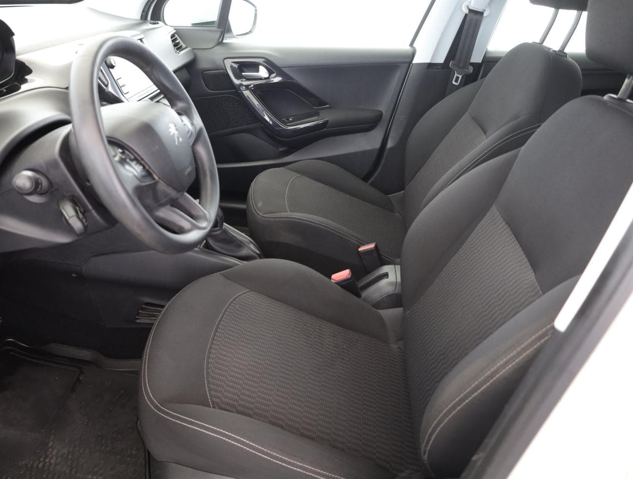 2018 Peugeot 208 - 13