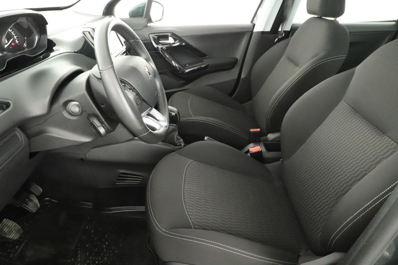 2018 Peugeot 208 - 13