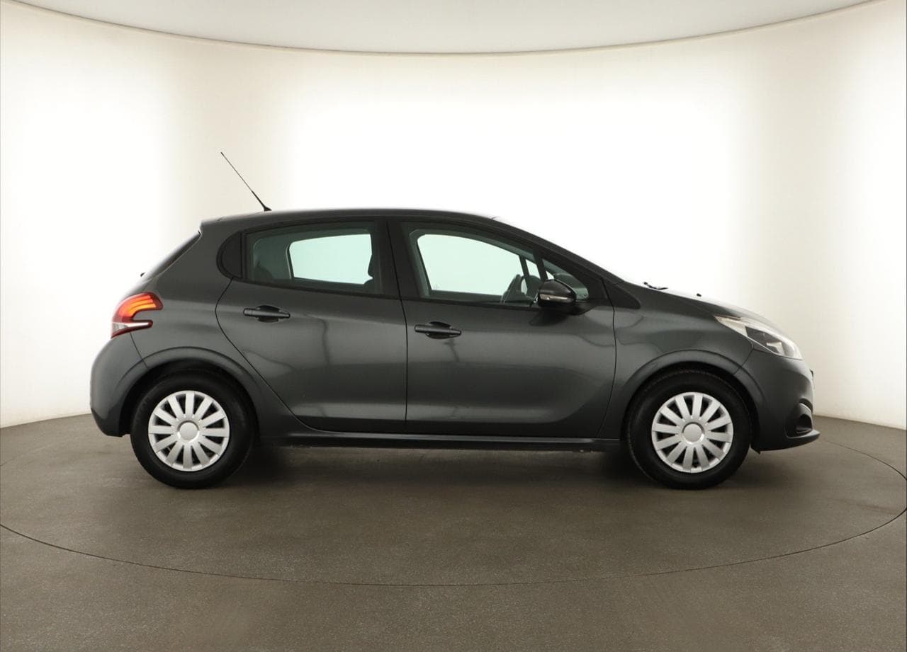 2018 Peugeot 208 - 8
