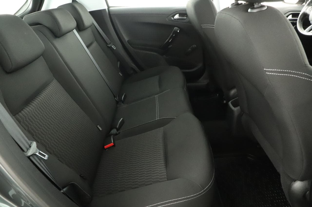 2018 Peugeot 208 - 11