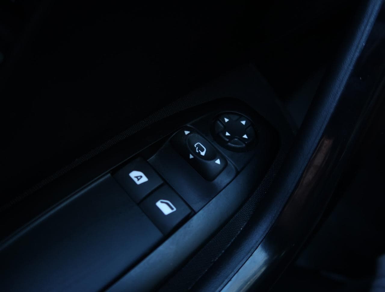2018 Peugeot 208 - 17