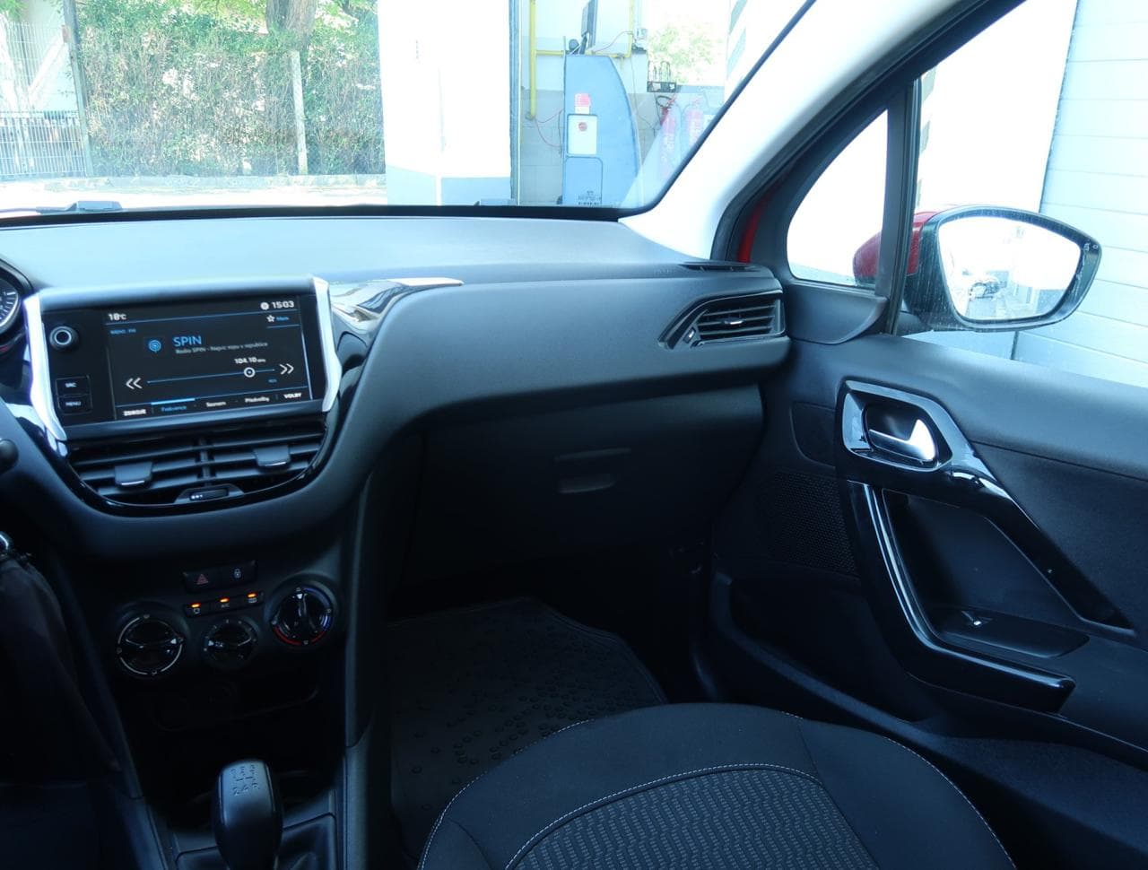 2018 Peugeot 208 - 10