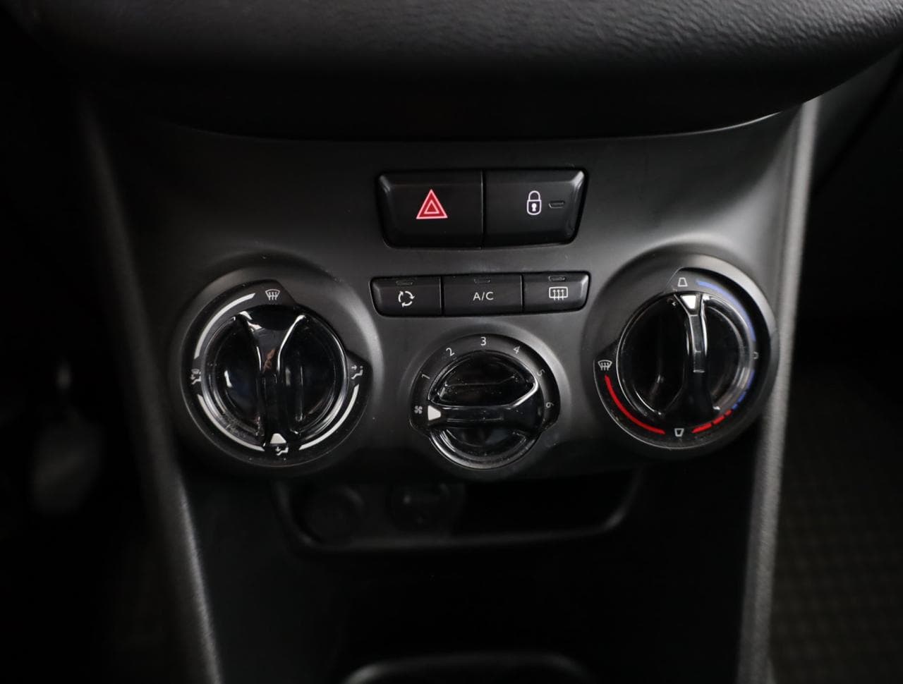 2016 Peugeot 208 - 27