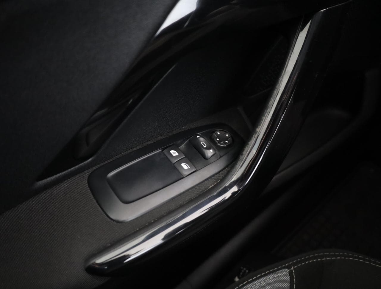 2016 Peugeot 208 - 30