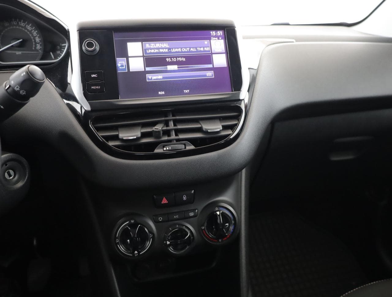 2016 Peugeot 208 - 25