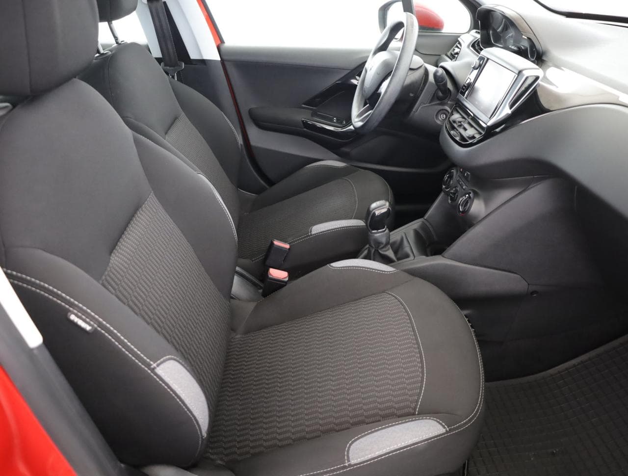 2016 Peugeot 208 - 13