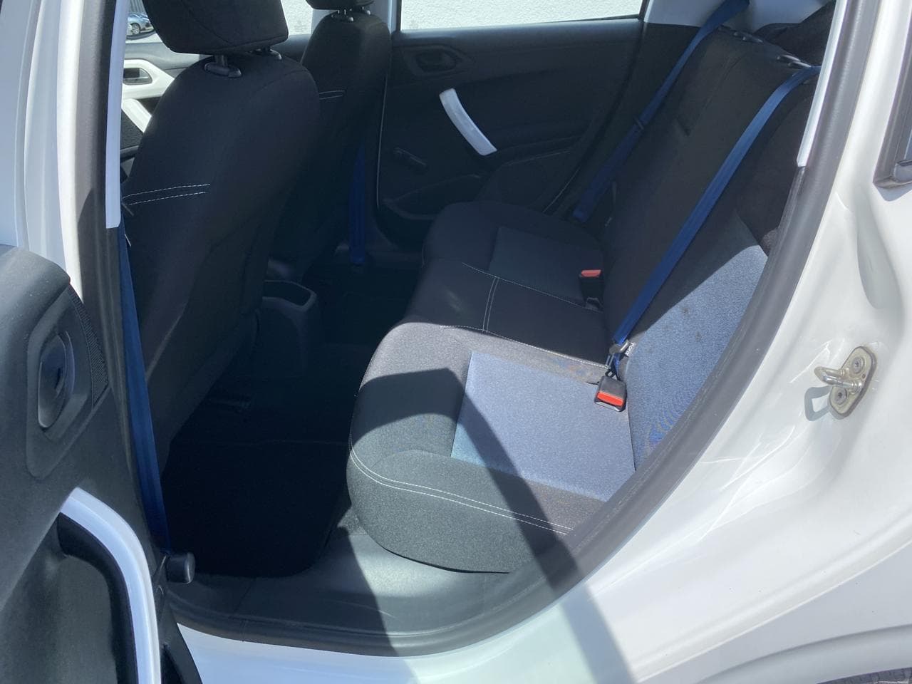 2016 Peugeot 208 - 10
