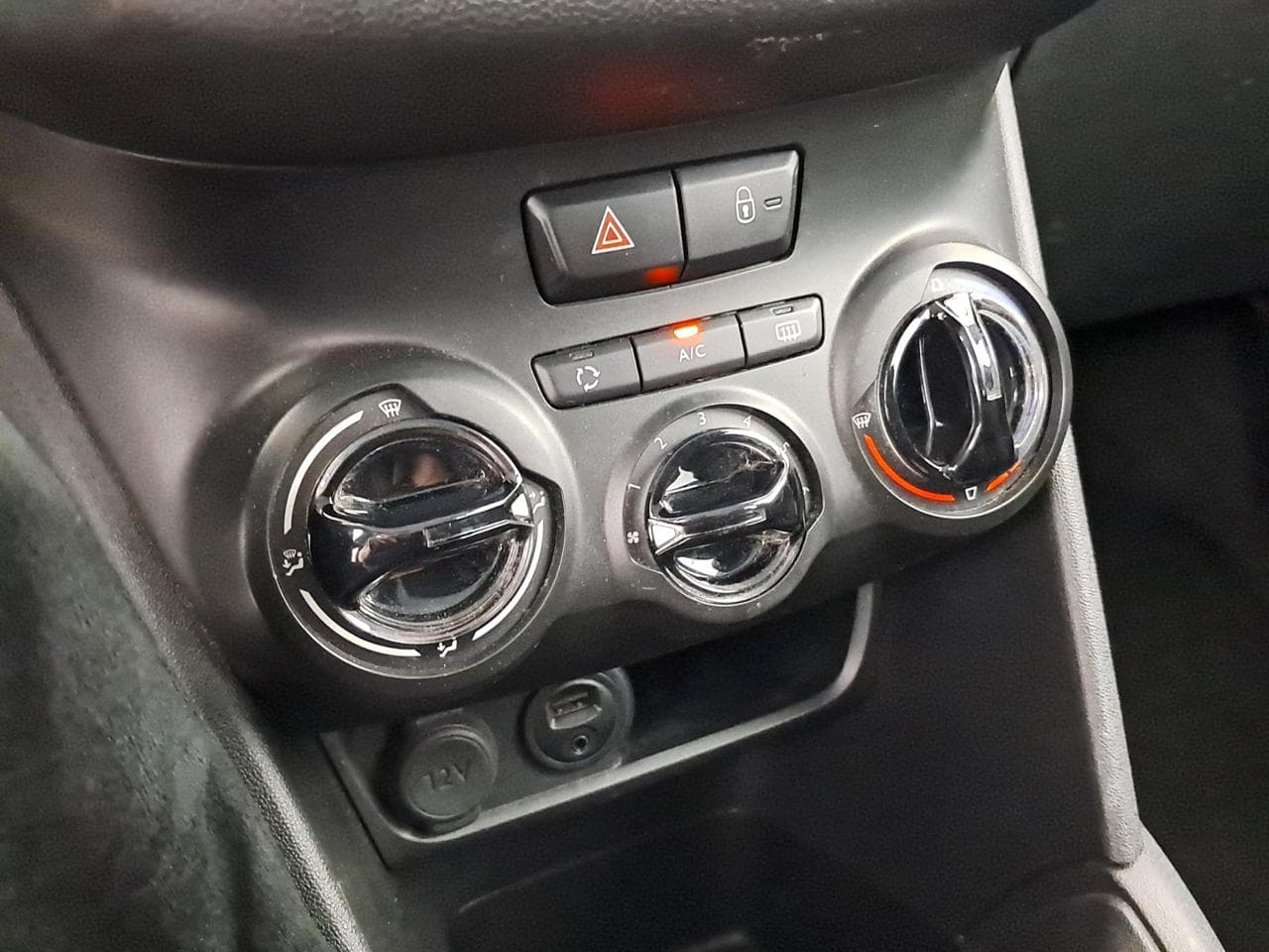 2014 Peugeot 208 - 19