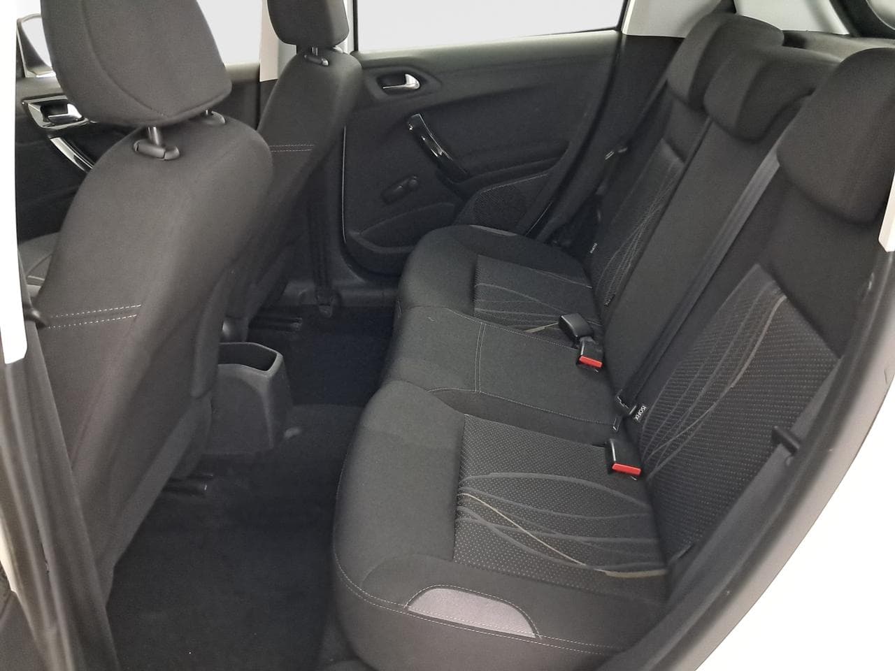 2014 Peugeot 208 - 14