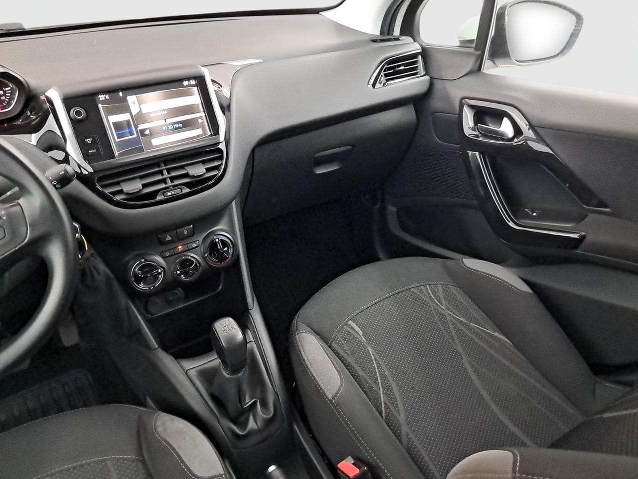 2014 Peugeot 208 - 10