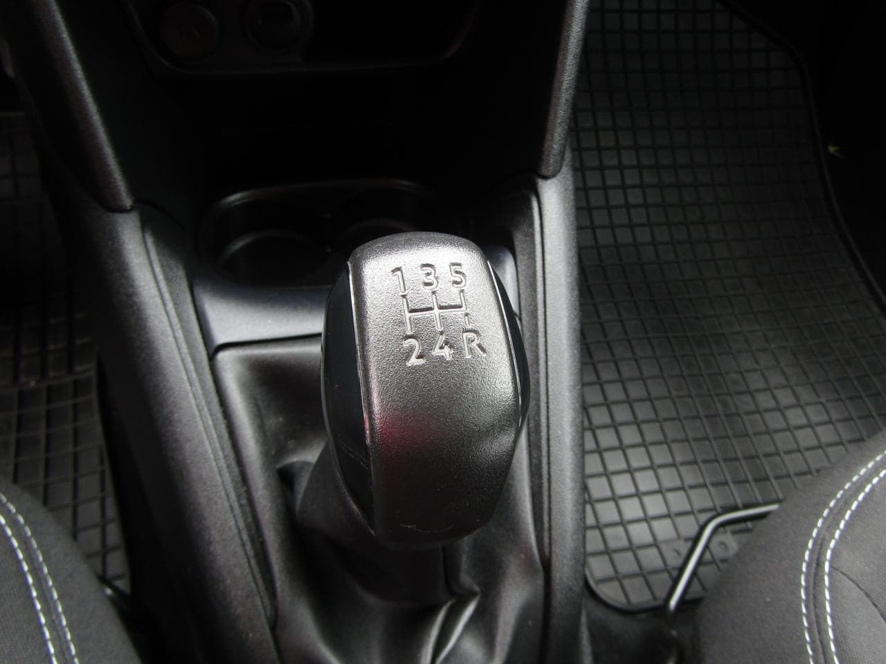 2018 Peugeot 208 - 32